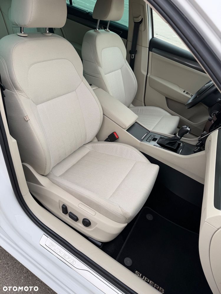 Skoda Superb 2.0 TDI Style DSG - 25