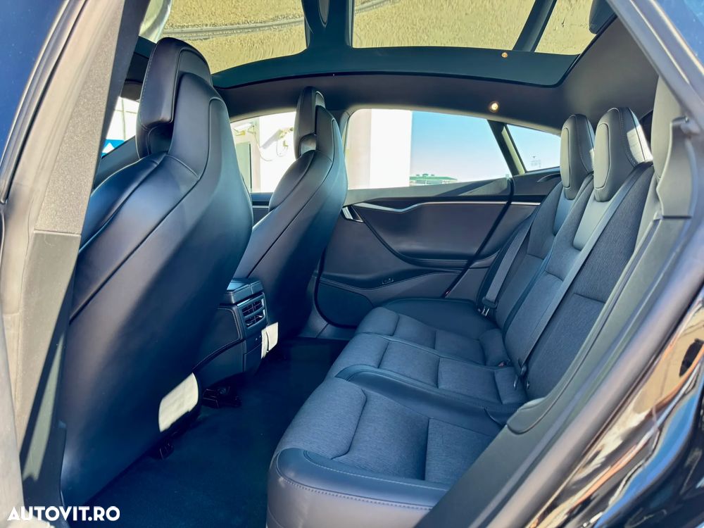 Tesla Model S - 12