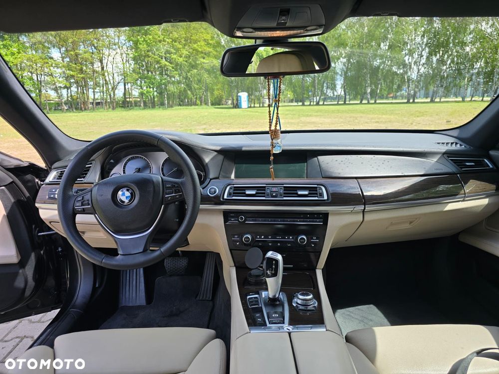 BMW Seria 7 740d - 14
