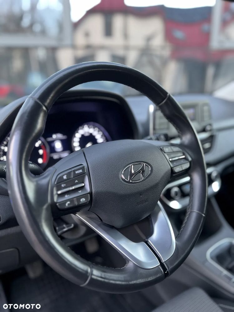 Hyundai i30 1.5 DPI Classic + - 15