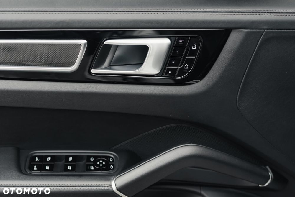 Porsche Cayenne - 30