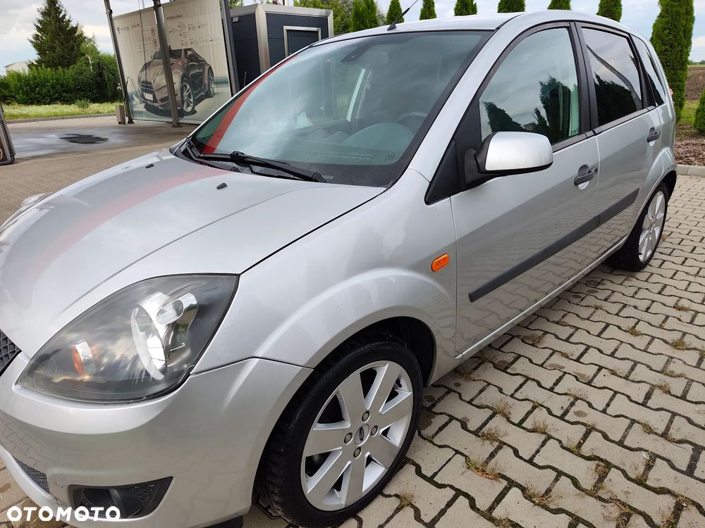 Ford Fiesta 1.3 Ambiente - 4