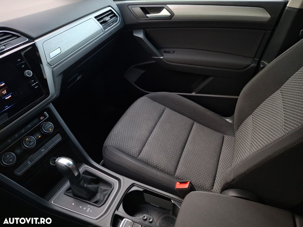 Volkswagen Touran - 32