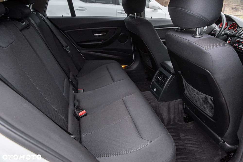 BMW Seria 3 320d - 24