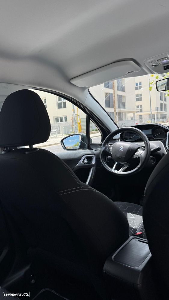 Peugeot 2008 - 8