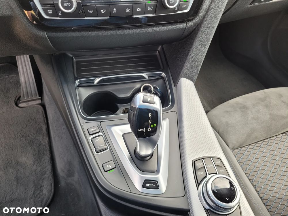 BMW Seria 3 330e iPerformance M Sport - 17