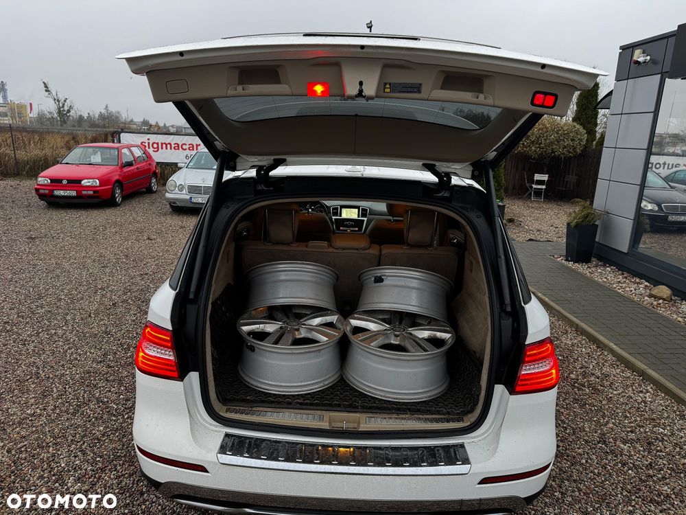 Mercedes-Benz ML 350 4MATIC (BlueEFFICIENCY) 7G-TRONIC - 28