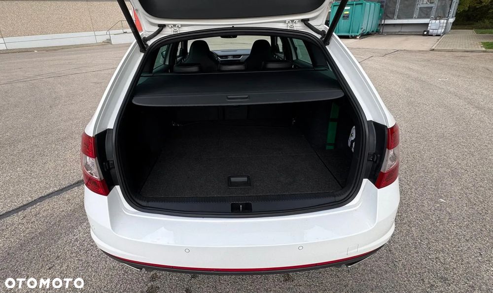 Skoda Octavia Combi 2.0 TDI 4x4 DSG RS - 32