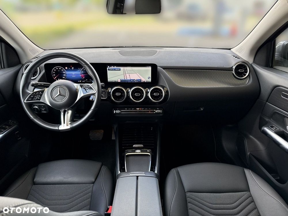 Mercedes-Benz GLA - 16