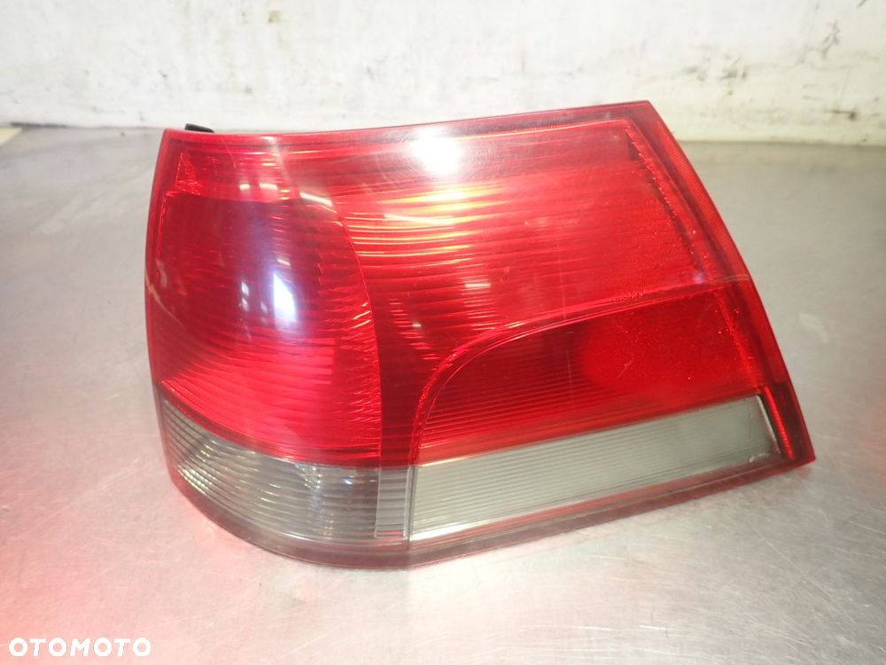 LAMPA PRAWA TYLNA OPEL VECTRA-C 2.2 - 1
