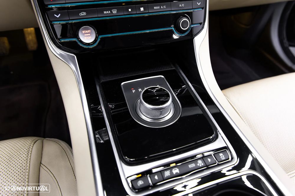Jaguar XE 2.0 D Prestige Aut. - 44