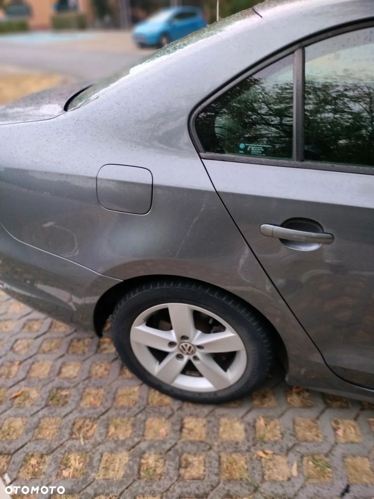 Volkswagen Jetta 1.6 TDI Comfortline - 5