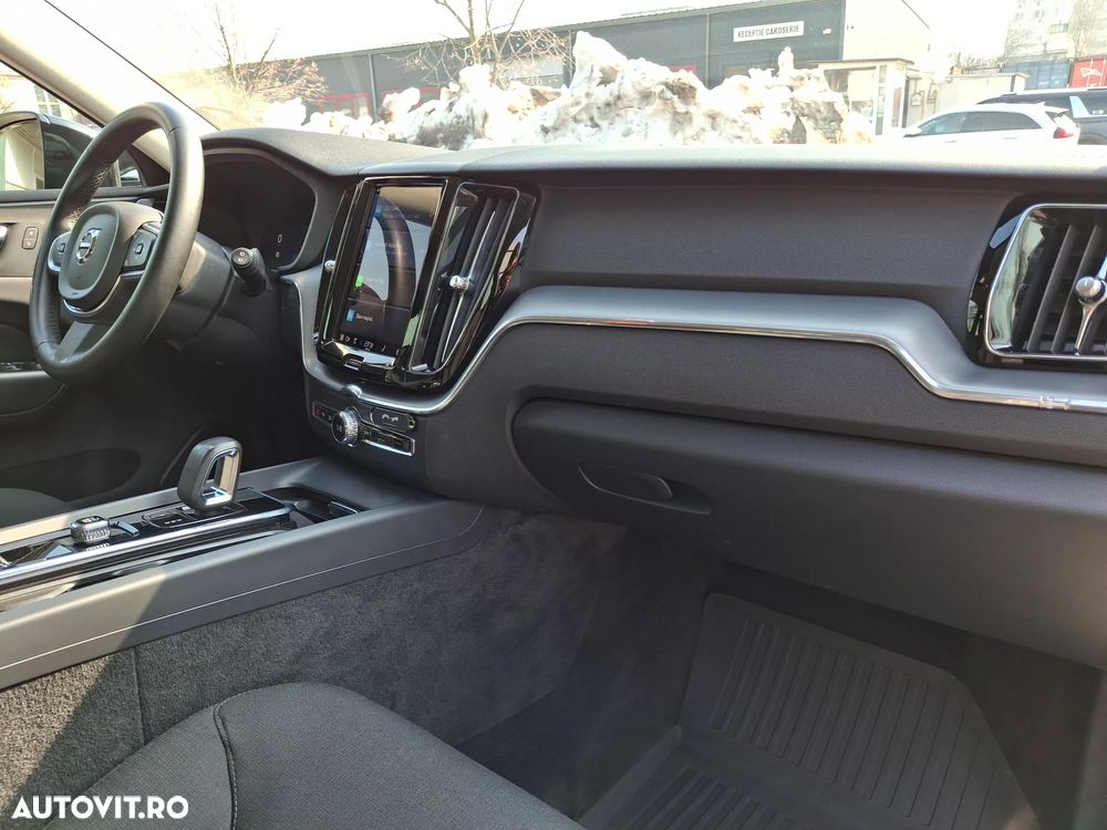 Volvo XC 60 B4 MHEV Momentum - 34