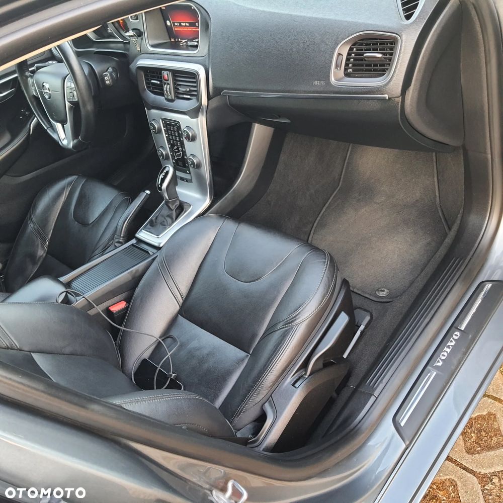 Volvo V40 D4 Geartronic Momentum - 15