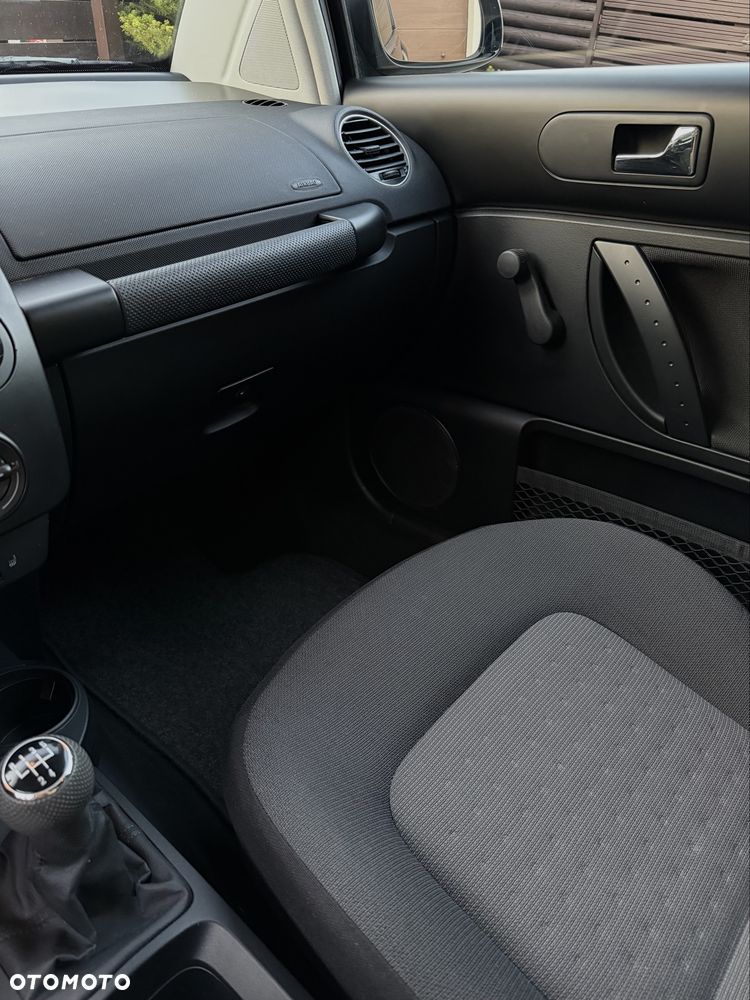 Volkswagen New Beetle - 8