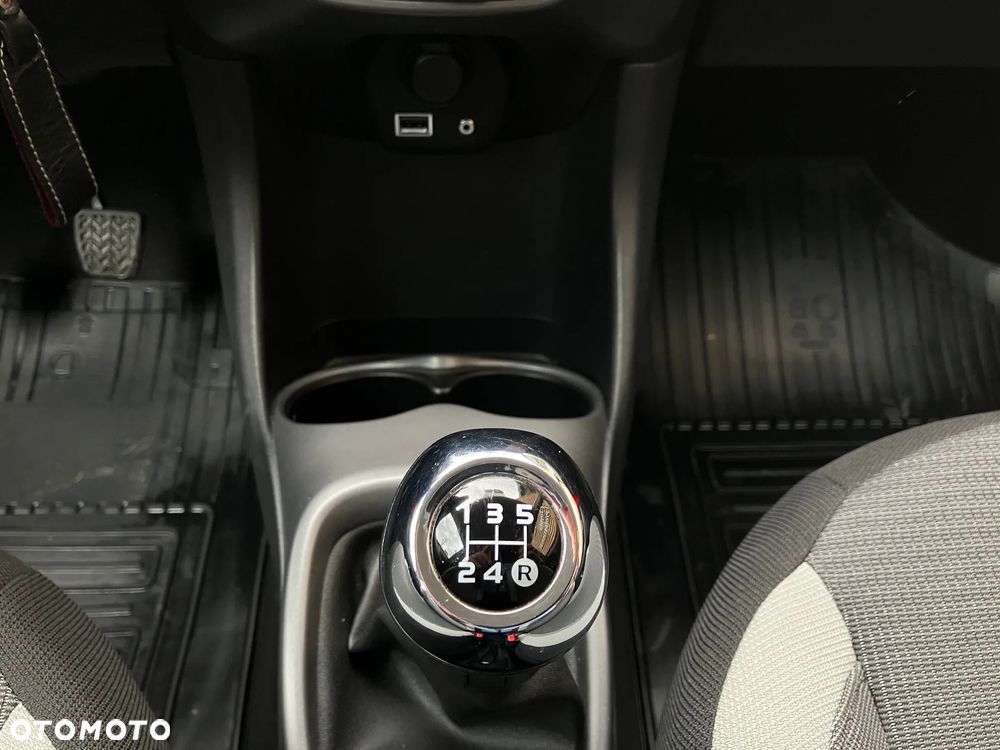 Toyota Aygo x-play - 25