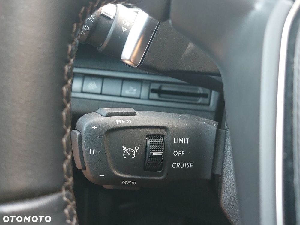 Peugeot 3008 1.2 PureTech Allure Pack S&S EAT8 - 17