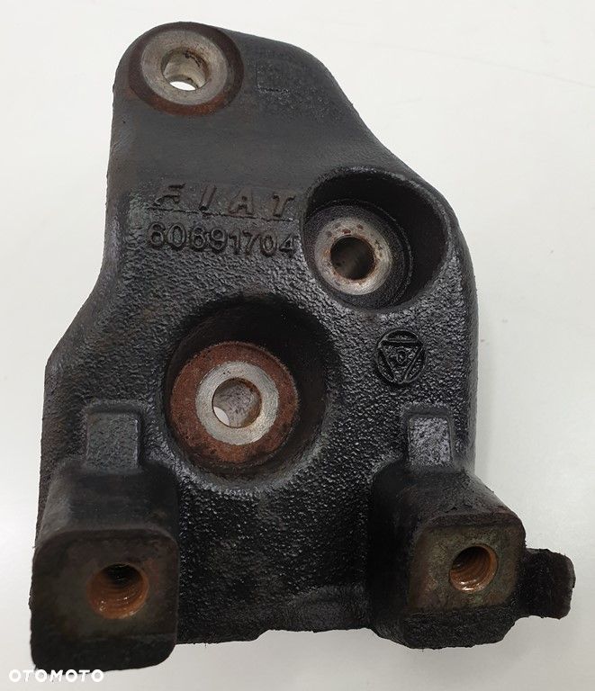 ŁAPA SILNIKA ALFA ROMEO 159 2.4 JTD 60691704 - 2