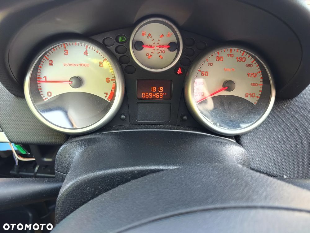 Peugeot 207 1.4 - 10