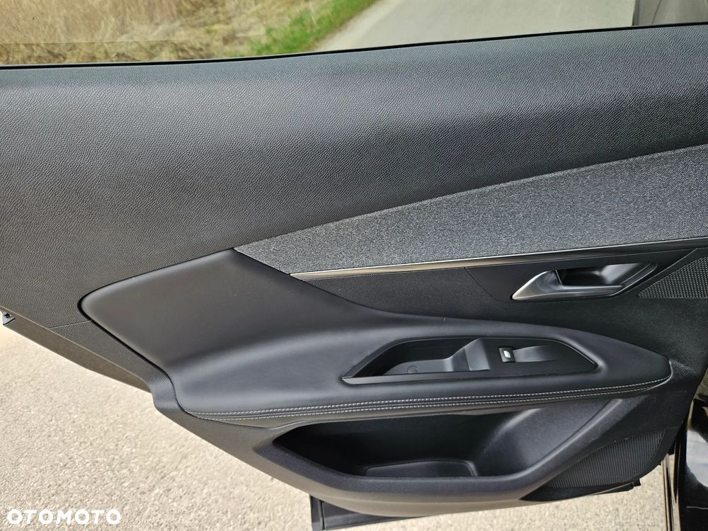 Peugeot 3008 PureTech 130 Stop & Start GPF Allure - 36