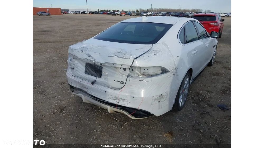 Jaguar XF P300 AWD R-Dynamic SE - 4