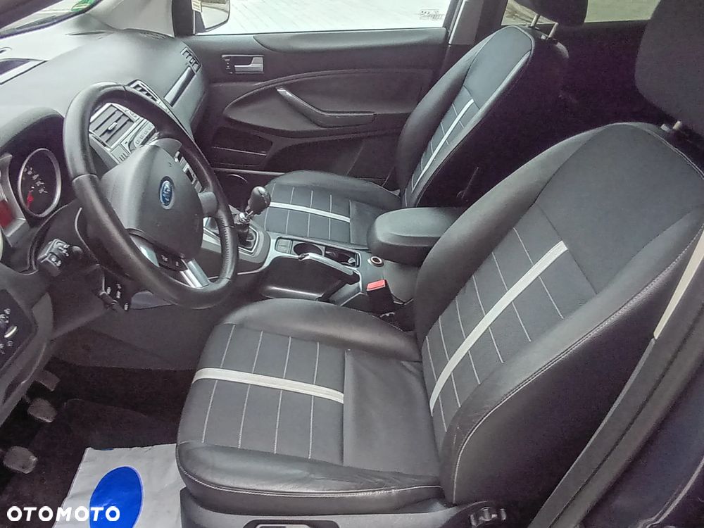 Ford Kuga 2.0 TDCi 2x4 Titanium - 24