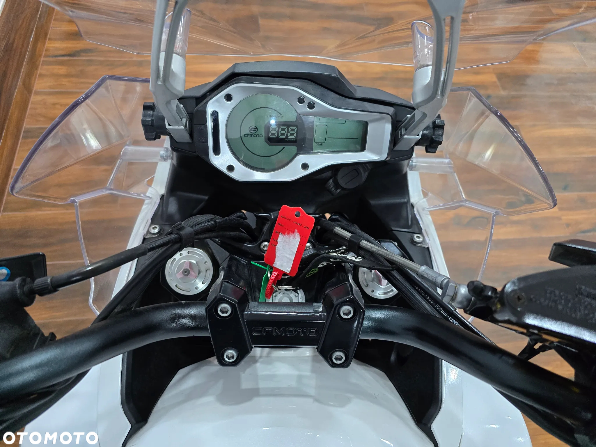 CFMoto MT - 5