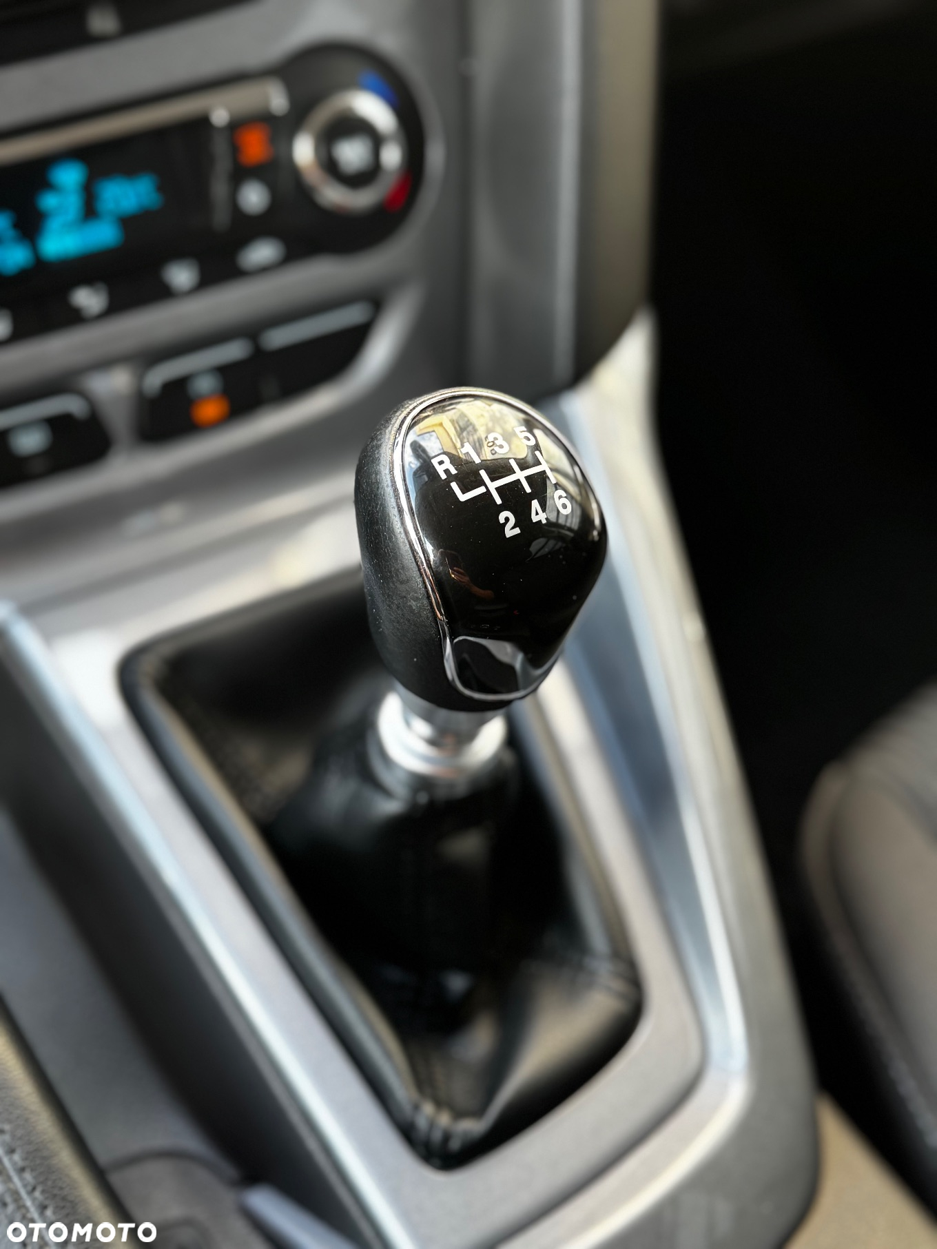 Ford Focus 1.0 EcoBoost Hybrid ST-LINE - 22
