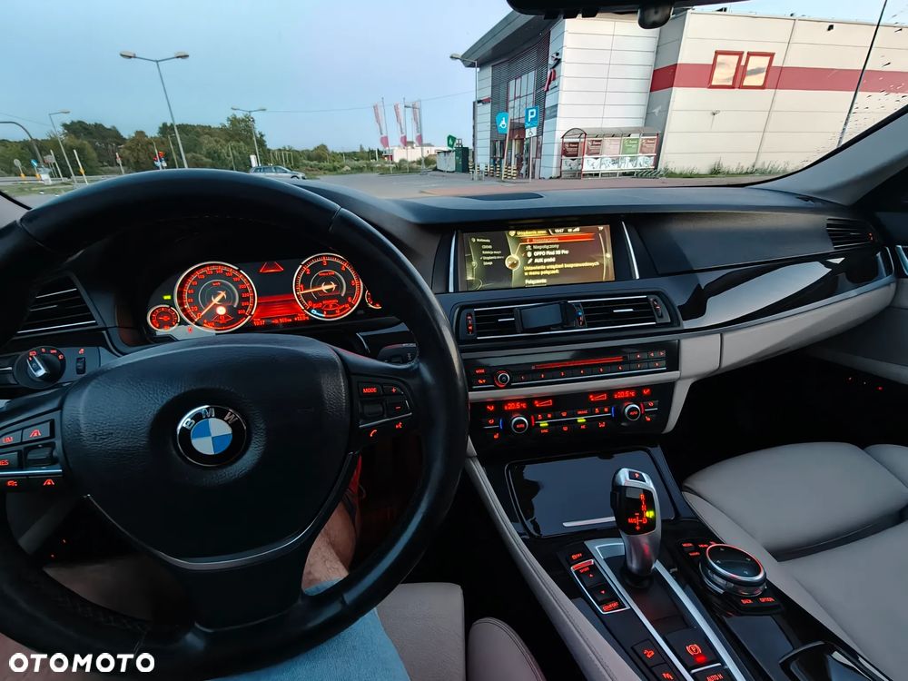 BMW Seria 5 525d xDrive Luxury Line - 19
