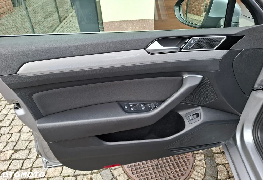 Volkswagen Passat 1.5 TSI EVO Business - 34