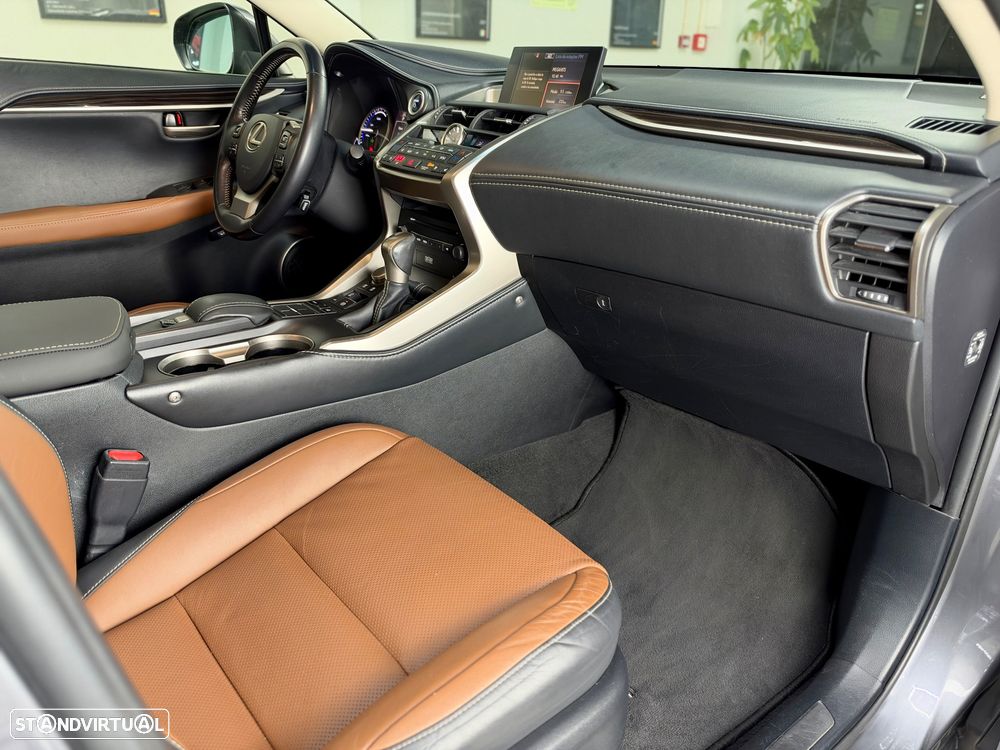 Lexus NX 300h Executive Plus - 26