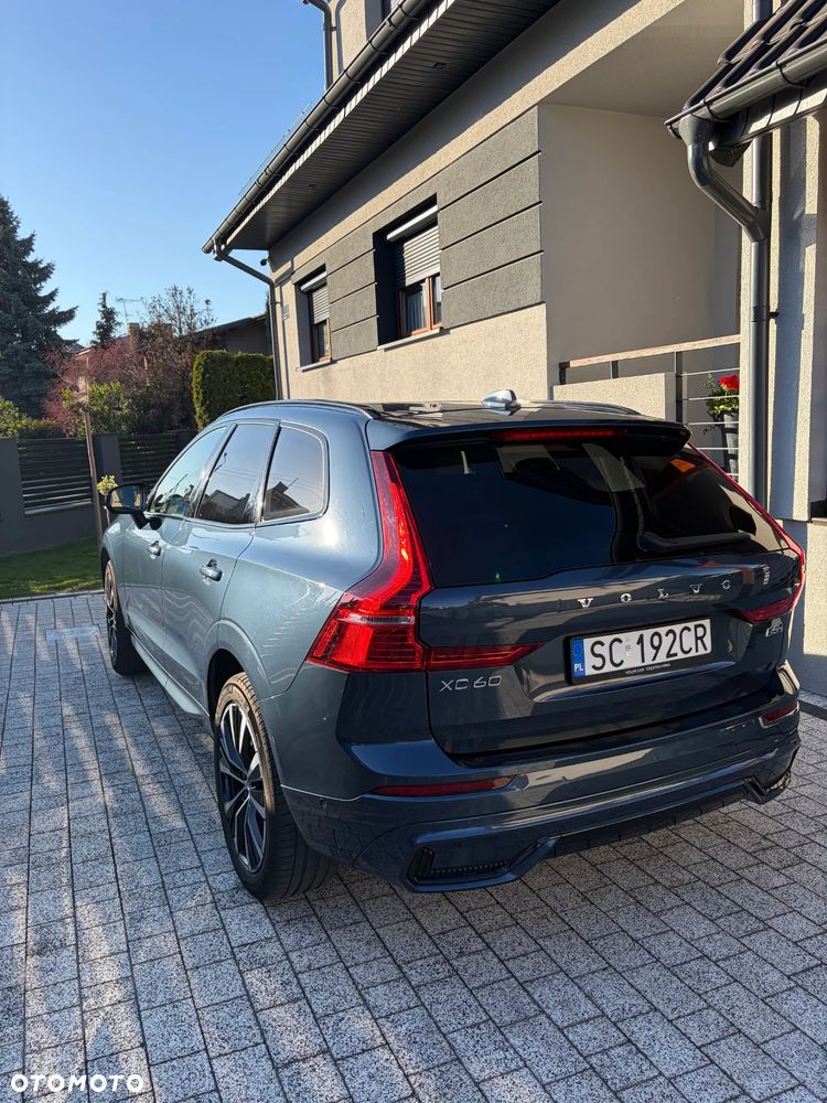 Volvo XC 60 B5 D AWD Ultimate Dark - 4