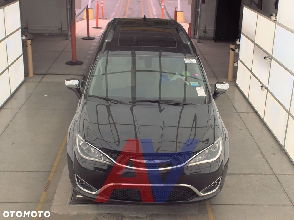 Chrysler Pacifica - 2
