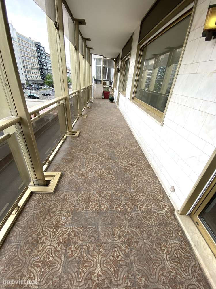 Excelente T4 c/ lugar de Garagem, Av. da República - Grande imagem: 5/46