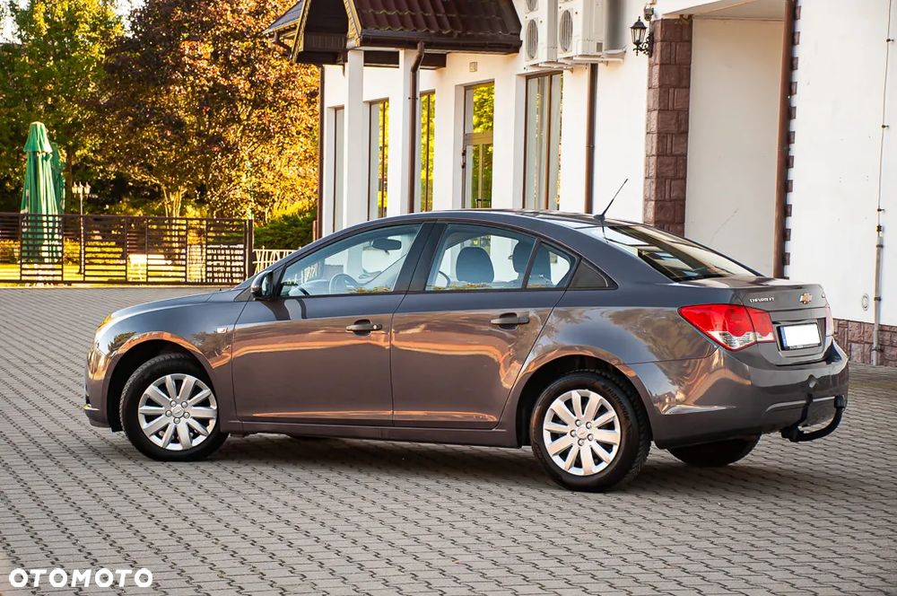 Chevrolet Cruze 1.6 - 17