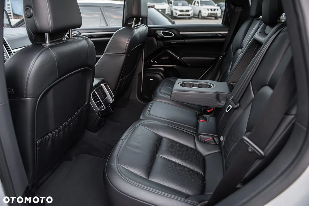 Porsche Cayenne S Diesel Platinum Edition - 30