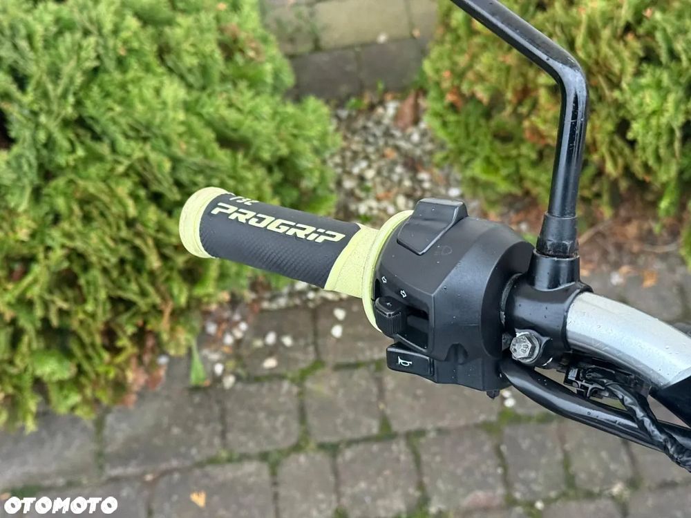 Yamaha WR - 8