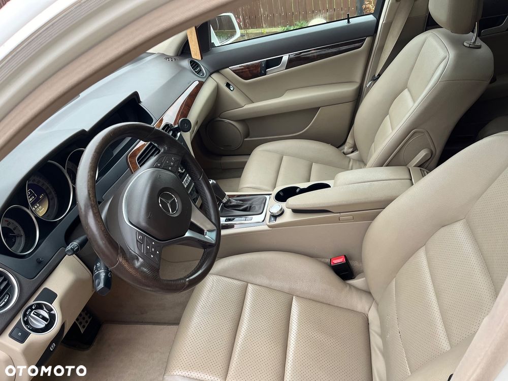 Mercedes-Benz Klasa C 250 (BlueEFFICIENCY) 7G-TRONIC Avantgarde - 9