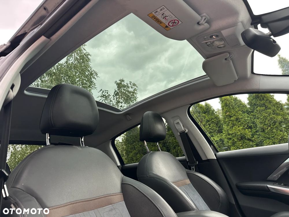 Peugeot 208 PureTech 110 Stop & Start EAT6 Signature - 4
