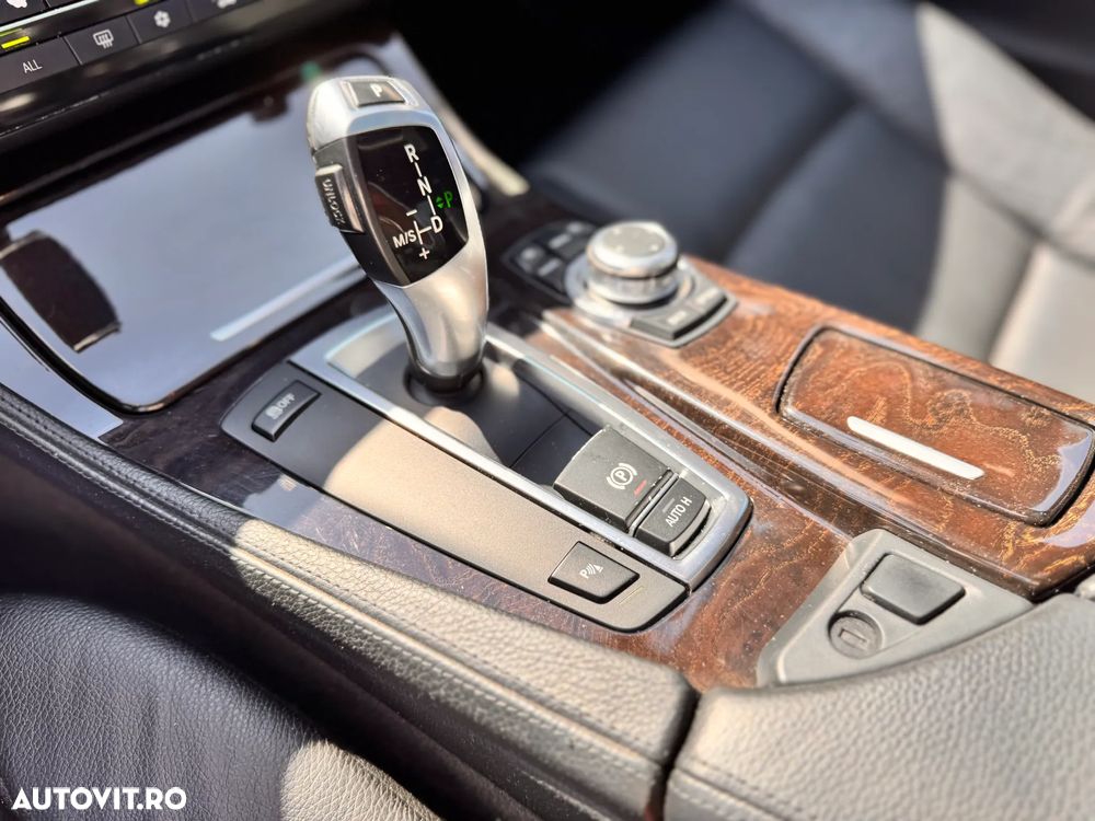 BMW Seria 5 520d Aut. - 34
