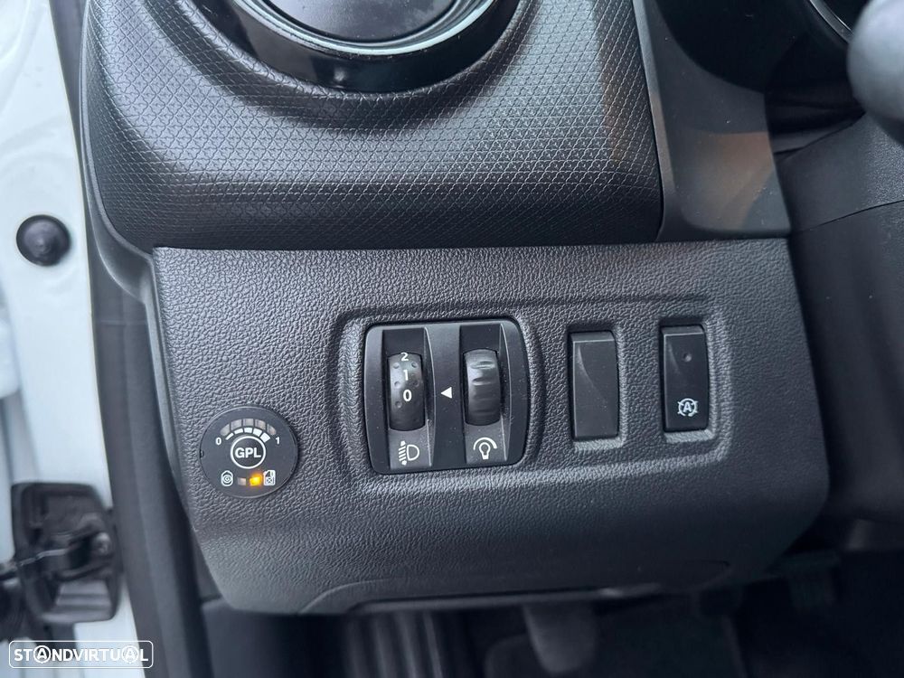 Renault Clio 0.9 TCe Limited Bi-Fuel - 11