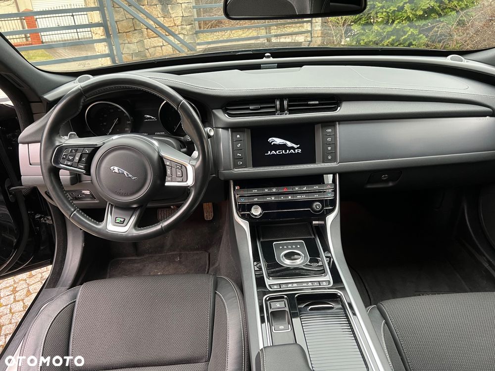 Jaguar XF 2.0 i4D R-Sport - 15