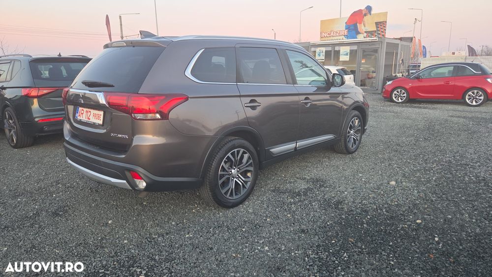 Mitsubishi Outlander - 4