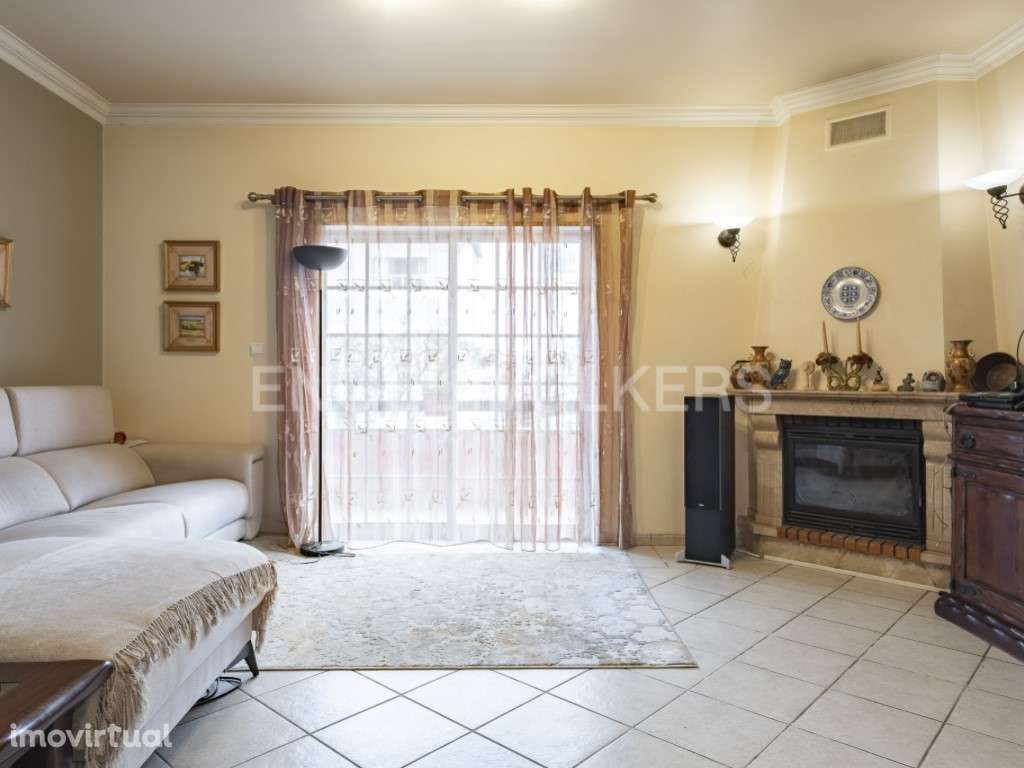 Moradia T5 com piscina em Sobreda de Caparica - Grande imagem: 5/34