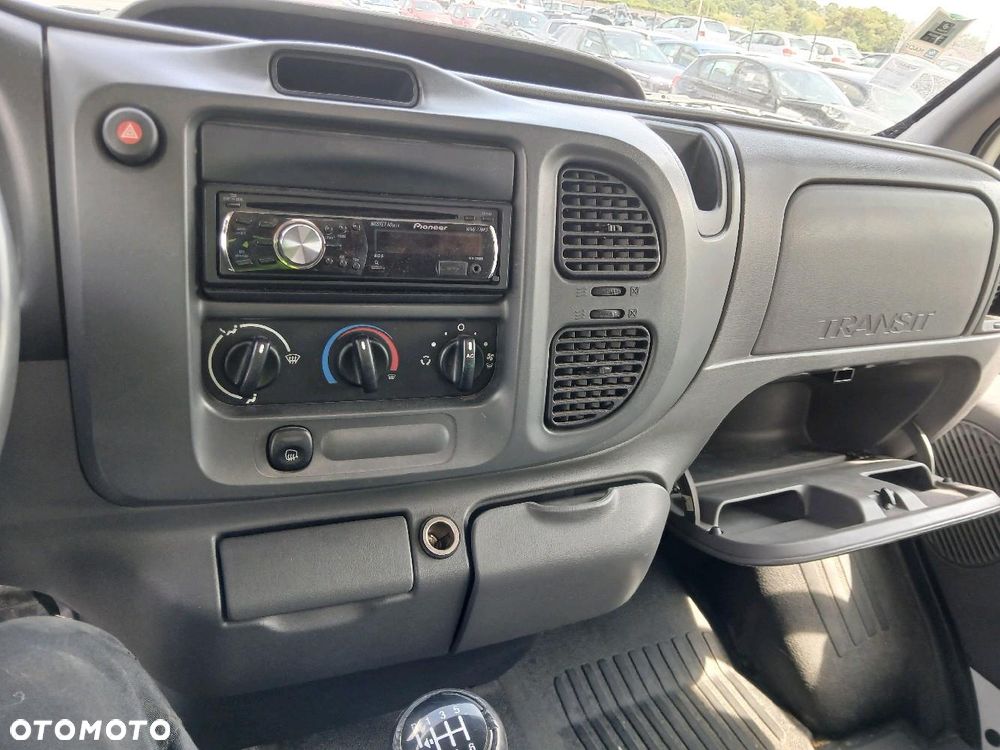 Ford Transit Carioca - 11