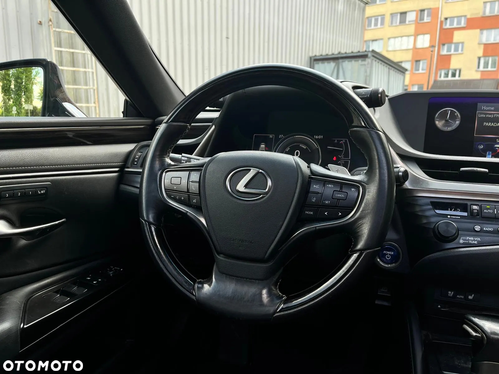 Lexus ES 300h Luxury Line - 28