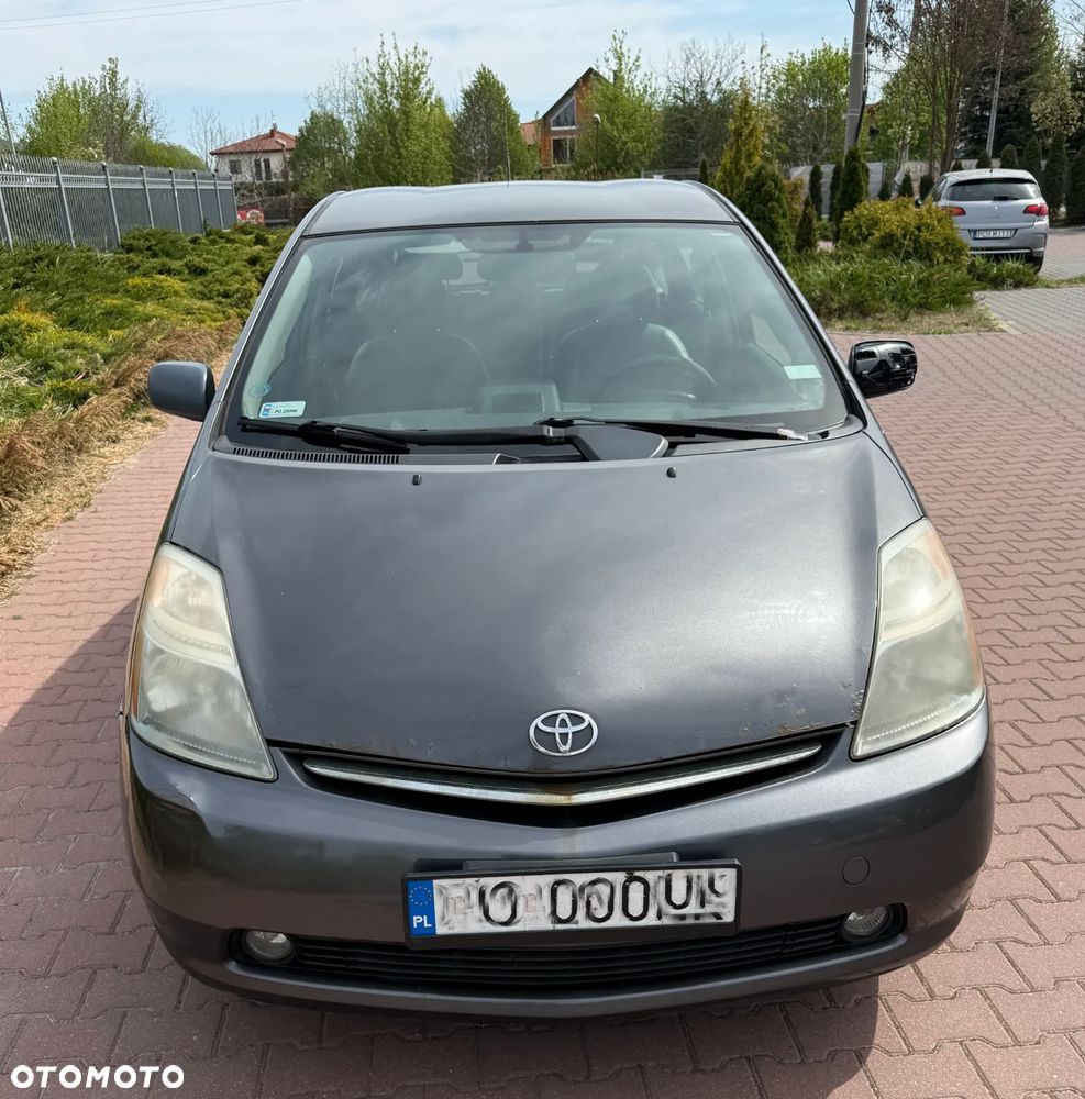 Toyota Prius - 4