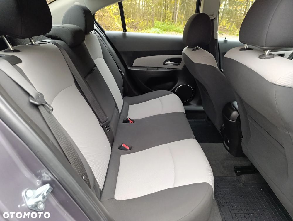Chevrolet Cruze 1.6 LS - 30