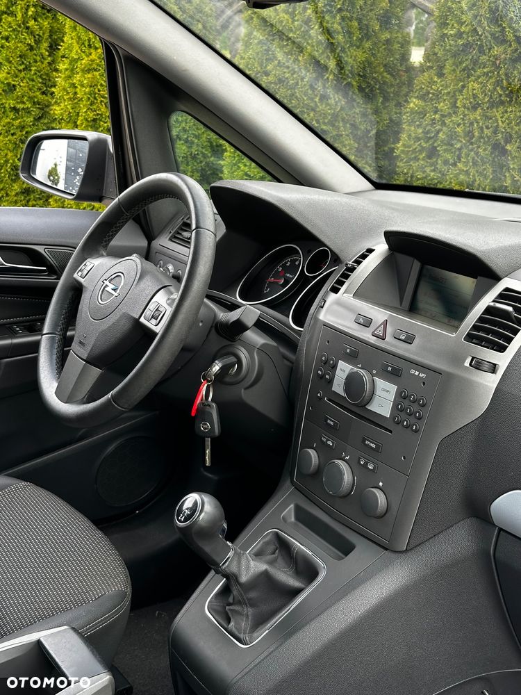 Opel Zafira 1.6 Cosmo - 32