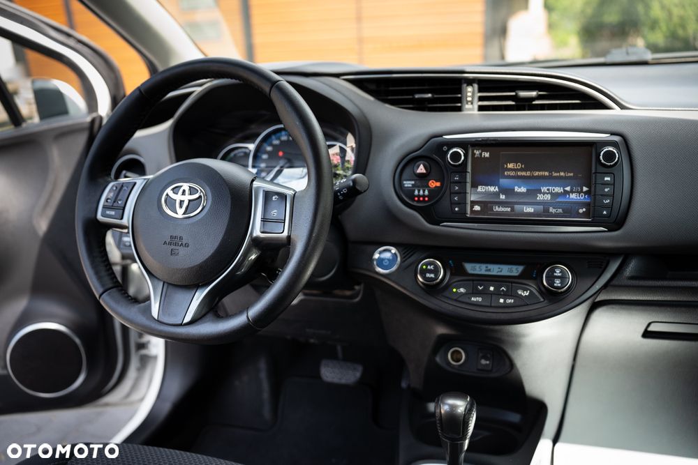 Toyota Yaris Hybrid 100 Active EU6 - 25